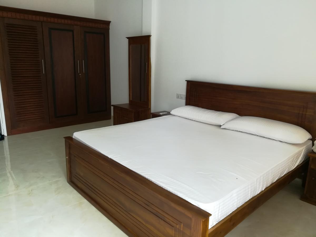Sea Breeze Hotel Bentota Buitenkant foto
