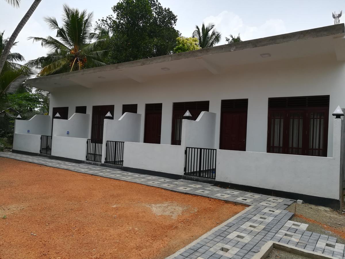 Sea Breeze Hotel Bentota Buitenkant foto