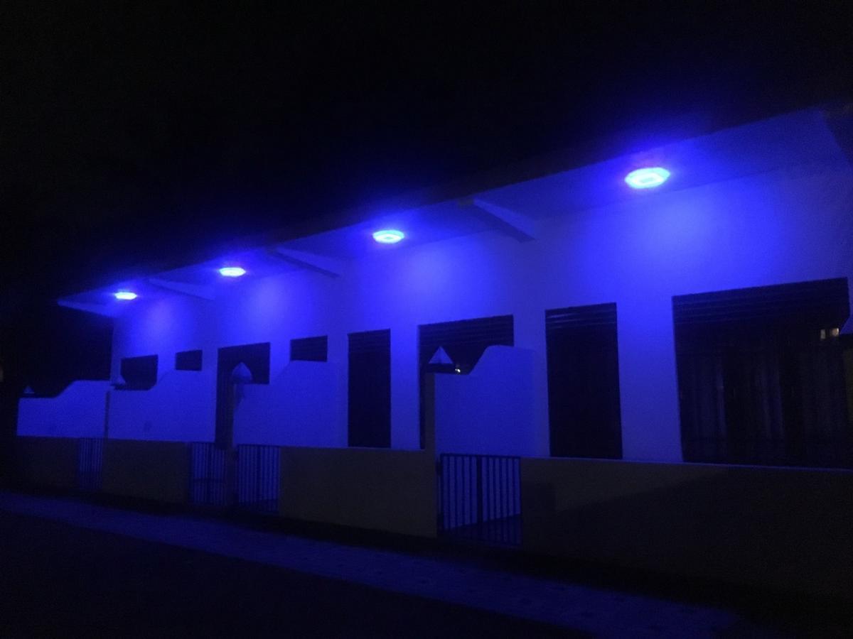 Sea Breeze Hotel Bentota Buitenkant foto